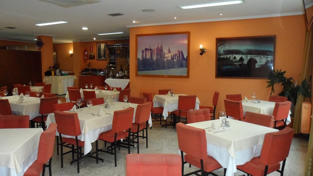 Hostal Coruna Astorga Esterno foto