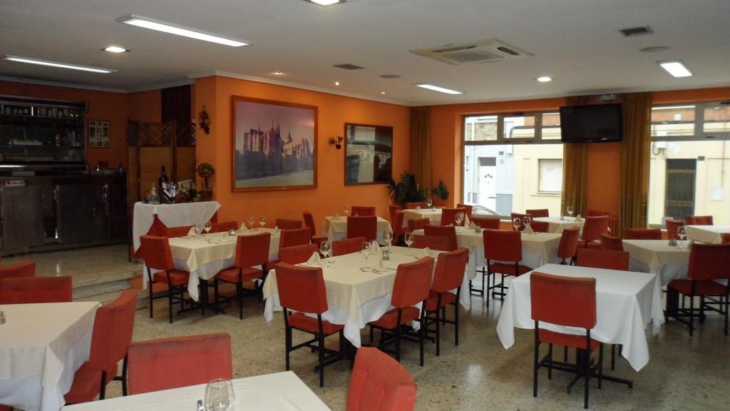 Hostal Coruna Astorga Esterno foto