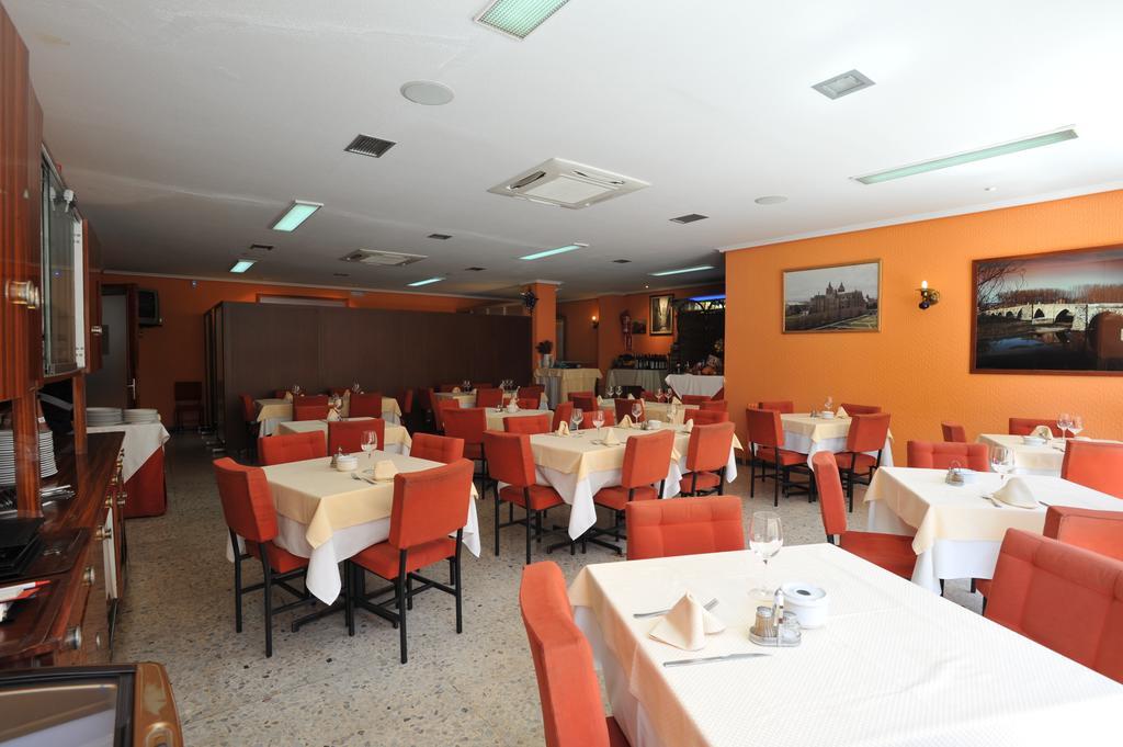 Hostal Coruna Astorga Esterno foto