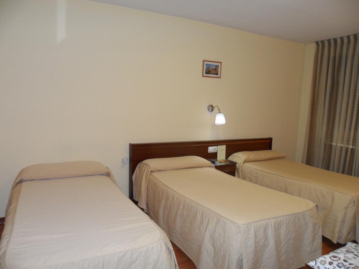 Hostal Coruna Astorga Esterno foto
