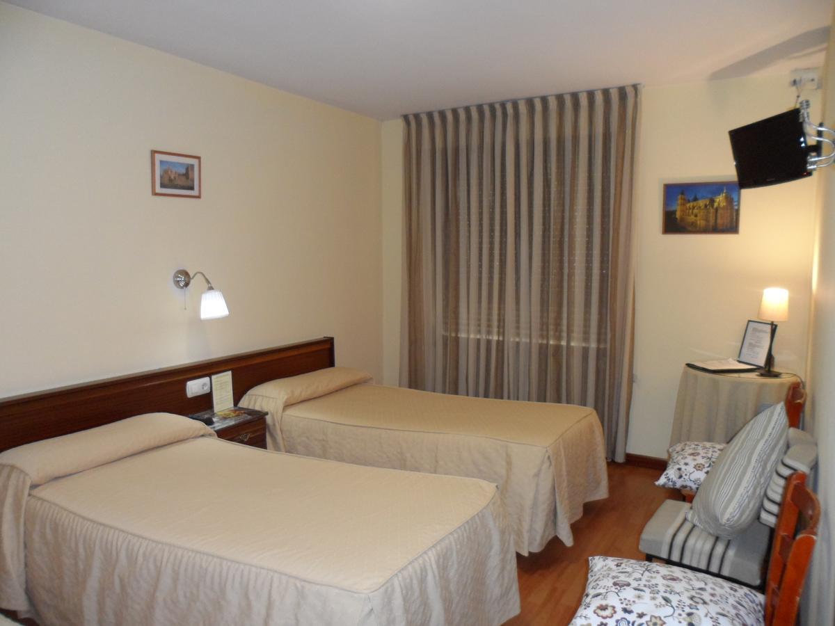 Hostal Coruna Astorga Esterno foto