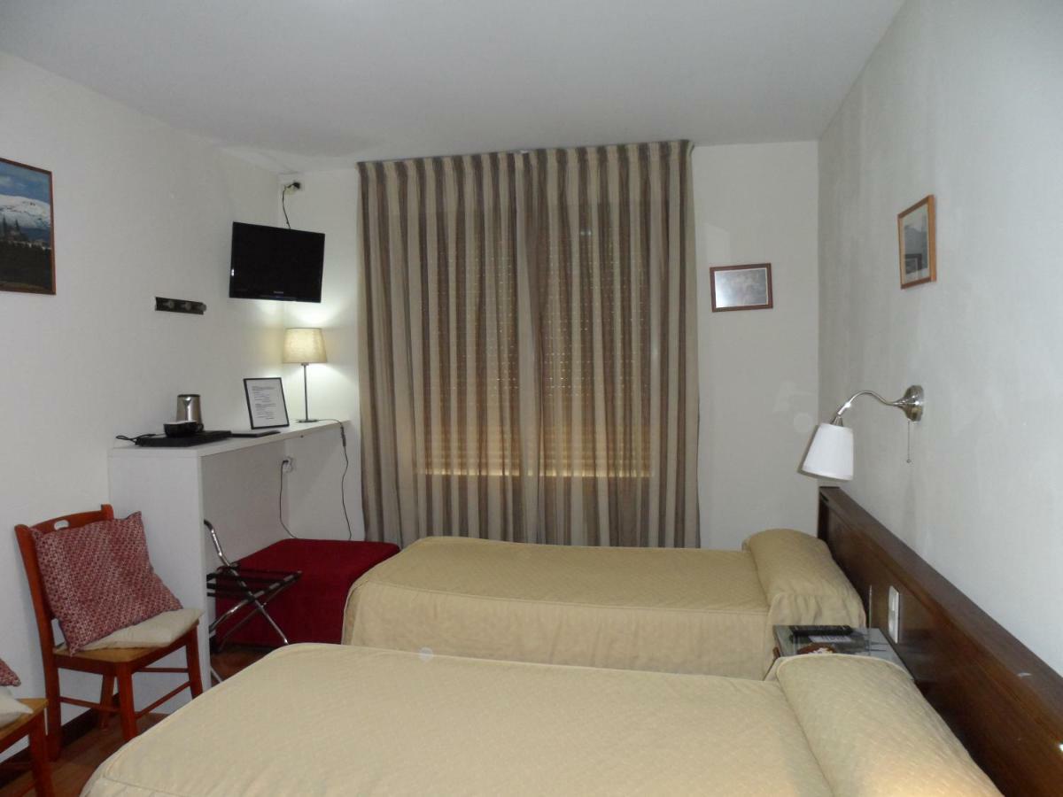 Hostal Coruna Astorga Esterno foto