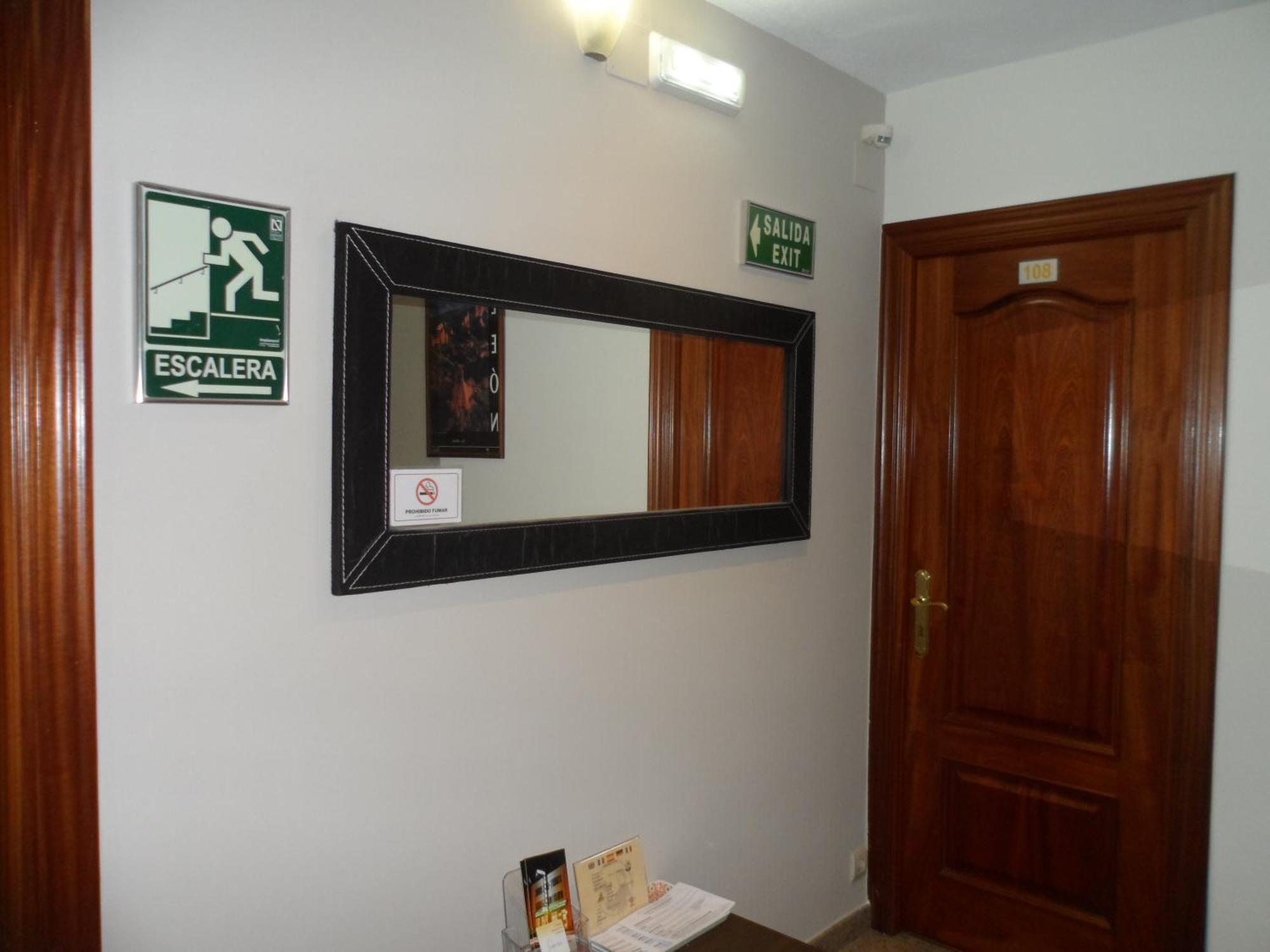 Hostal Coruna Astorga Esterno foto