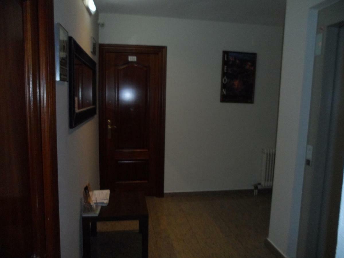 Hostal Coruna Astorga Esterno foto