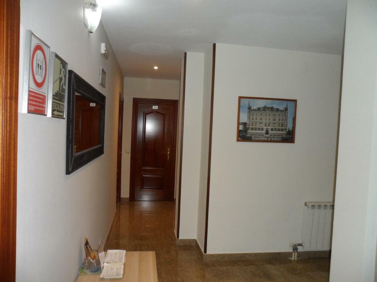 Hostal Coruna Astorga Esterno foto