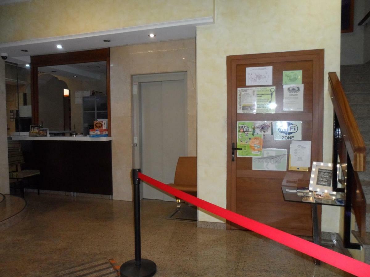 Hostal Coruna Astorga Esterno foto